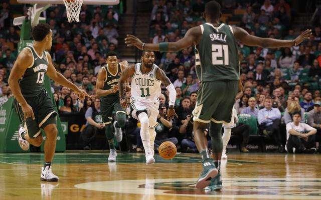  字母哥伤退，雄鹿不敌绿军  