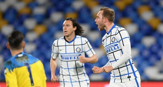  那不勒斯狂胜弱旅,紧咬欧冠区席位  