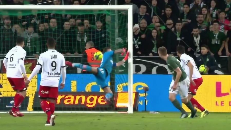  博洛尼亚中场核心发威，传射建功助球队登顶